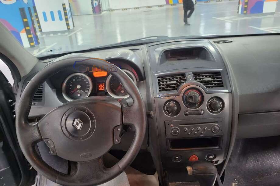Megane Renault فضي