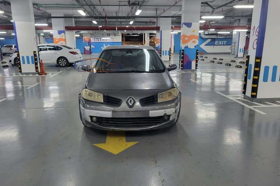 Megane Renault فضي