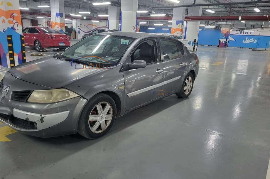 Megane Renault فضي