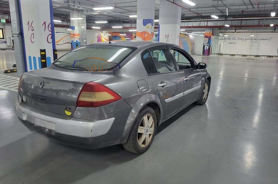 Megane Renault فضي