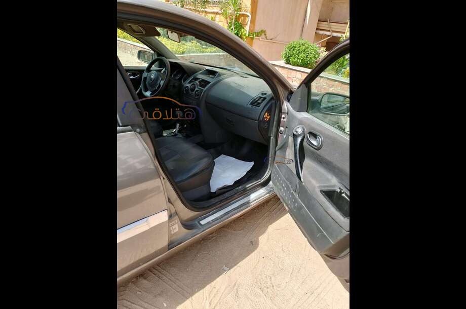 Megane Renault فضي