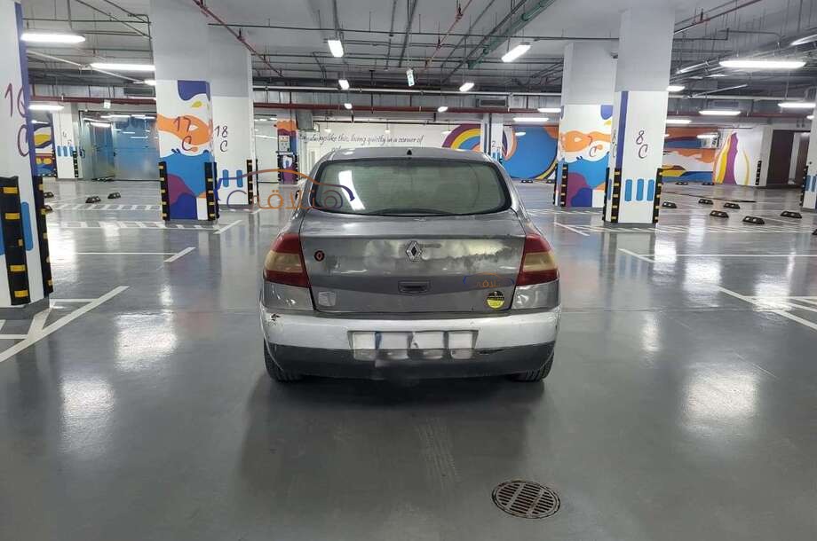 Megane Renault فضي