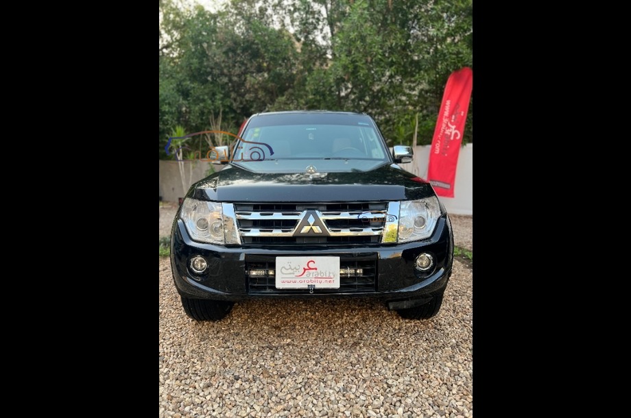 Pajero Mitsubishi Black