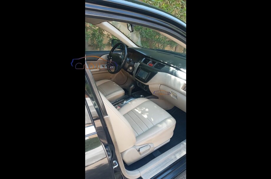 Lancer Puma Mitsubishi أسود