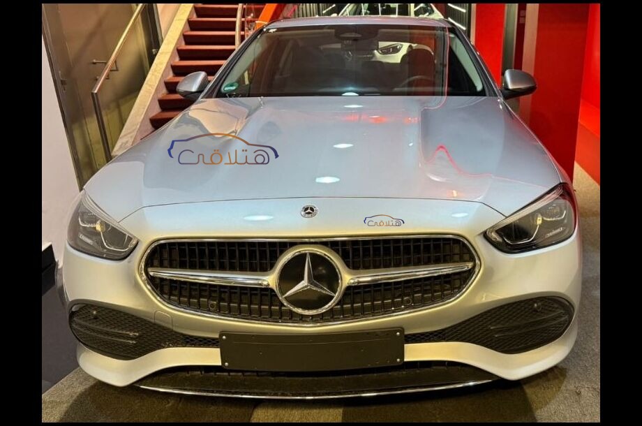 C 180 Mercedes فضي