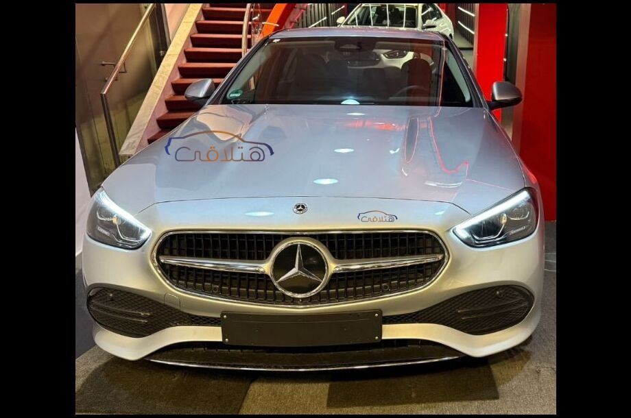 C 180 Mercedes فضي