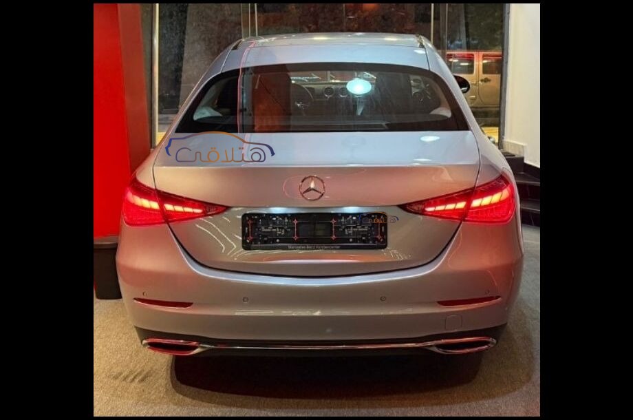 C 180 Mercedes فضي