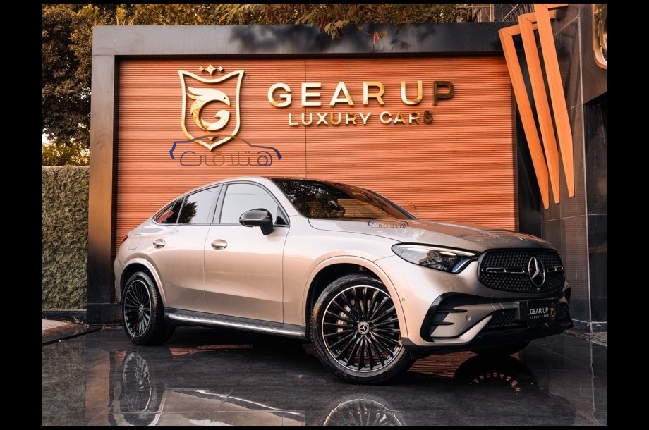 GLC 300 Mercedes ذهبي