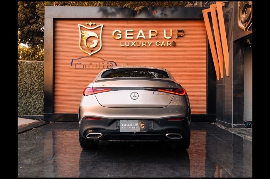 GLC 300 Mercedes ذهبي