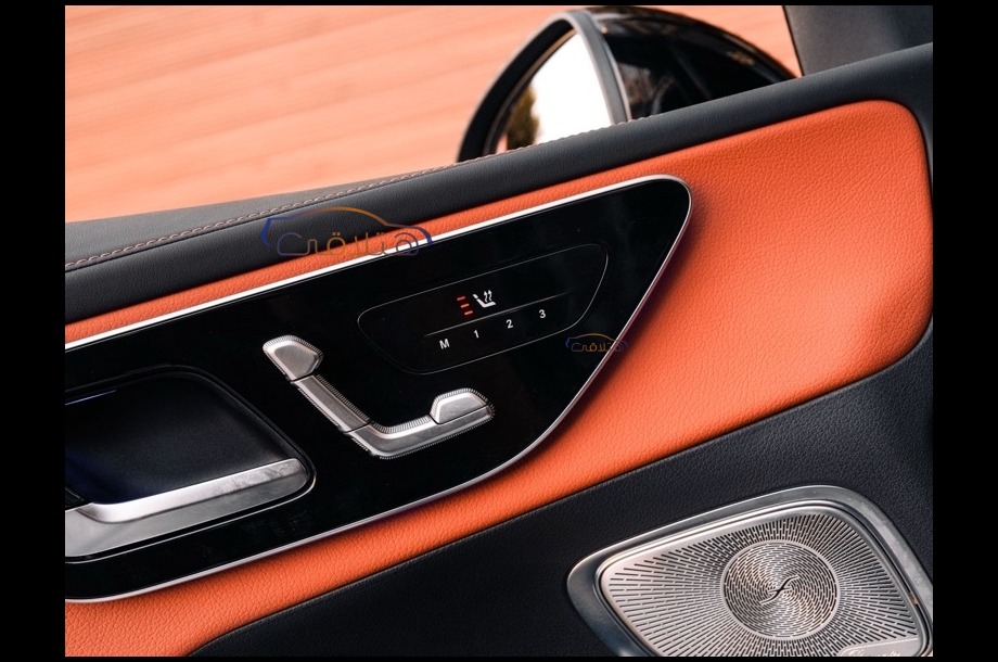 GLC 300 Mercedes ذهبي