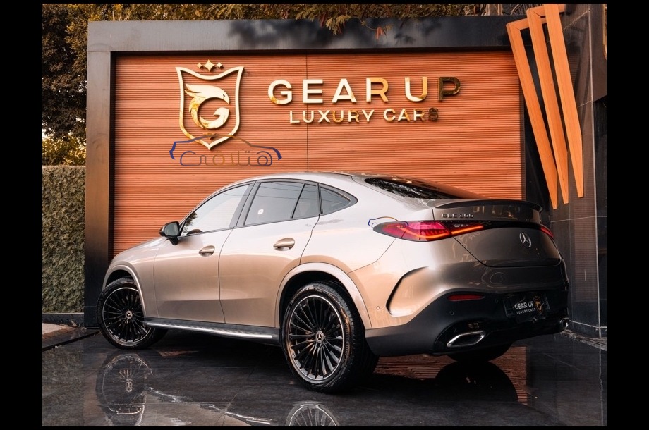 GLC 300 Mercedes ذهبي
