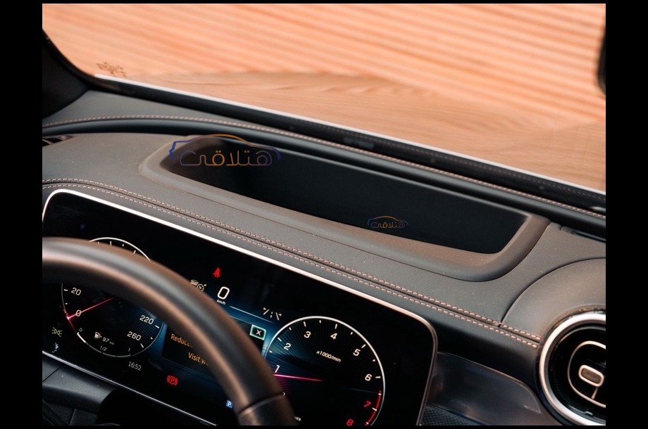 GLC 300 Mercedes ذهبي