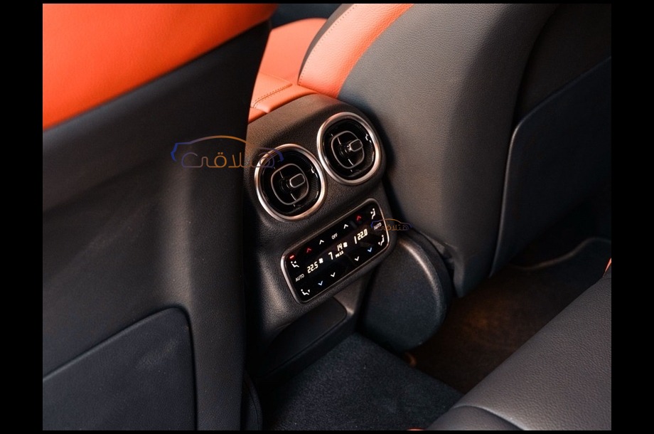 GLC 300 Mercedes ذهبي