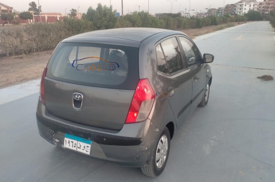 I10 Hyundai فضي