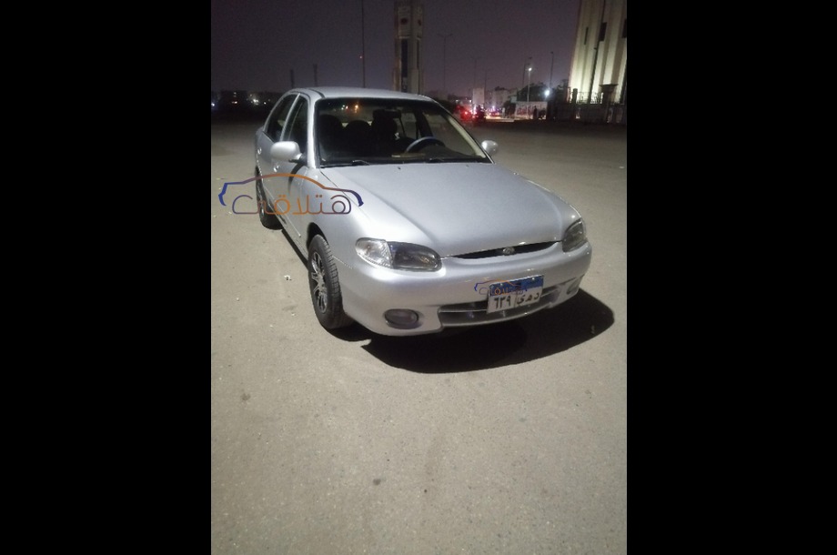 Accent Hyundai فضي