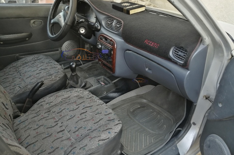 Accent Hyundai فضي