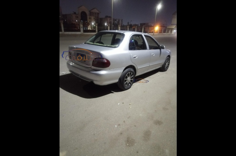 Accent Hyundai فضي