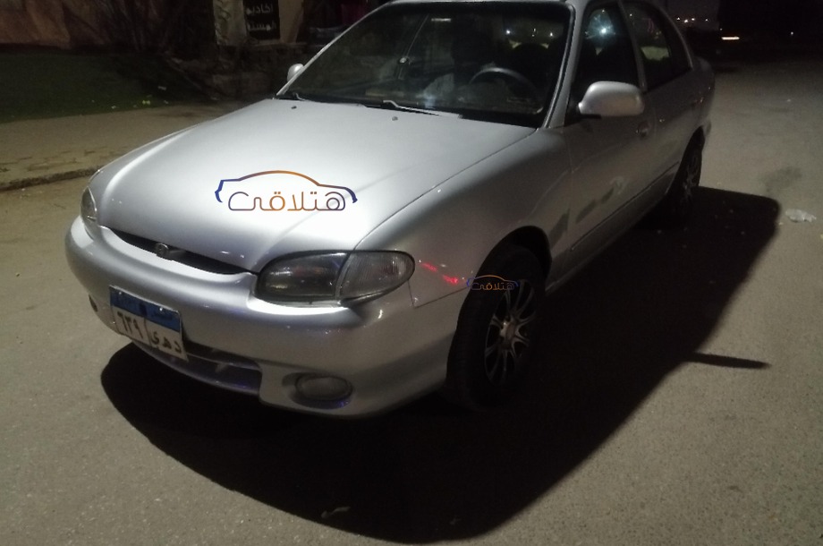 Accent Hyundai فضي