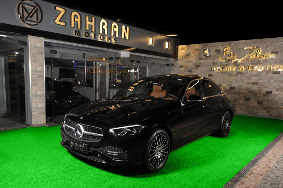 C 180 Mercedes أسود