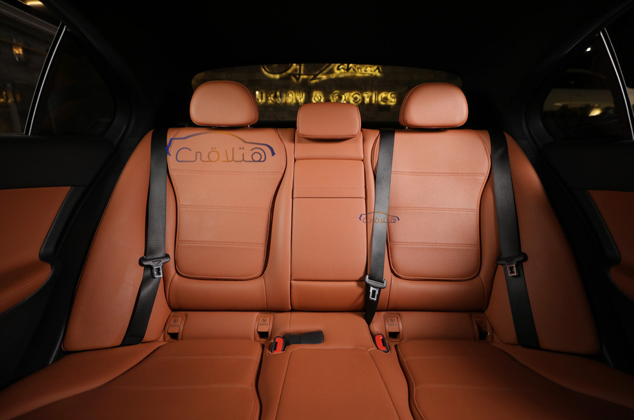 C 180 Mercedes أسود