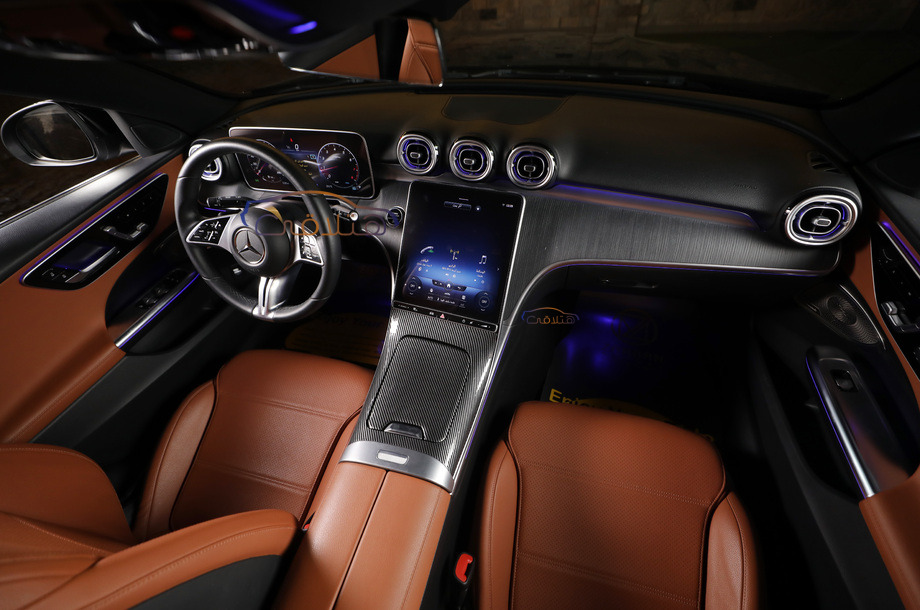 C 180 Mercedes أسود