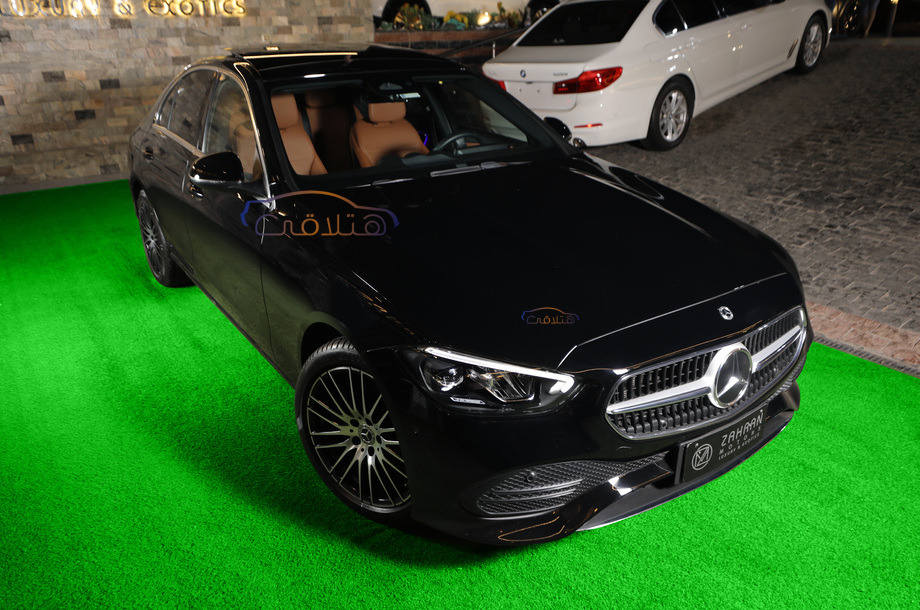 C 180 Mercedes أسود