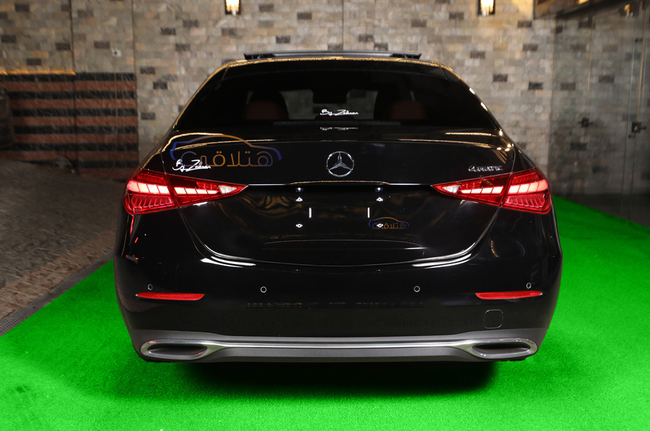 C 180 Mercedes أسود