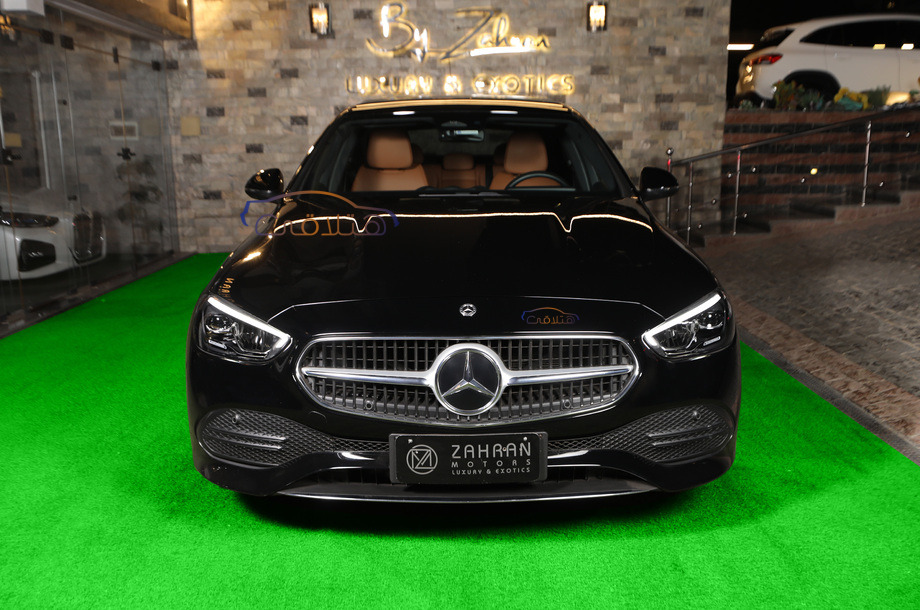 C 180 Mercedes أسود