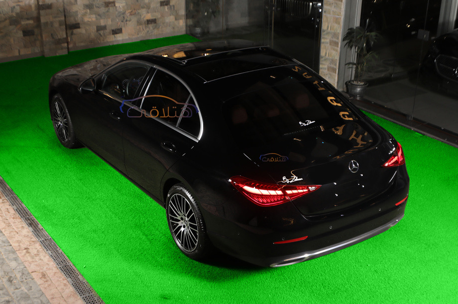 C 180 Mercedes أسود