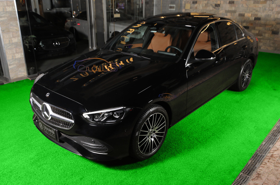 C 180 Mercedes أسود