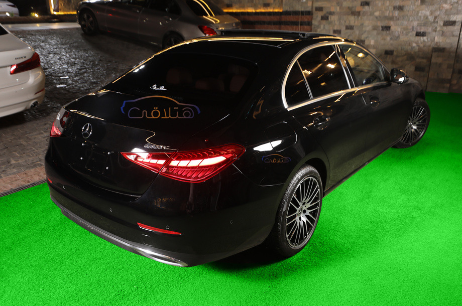 C 180 Mercedes أسود