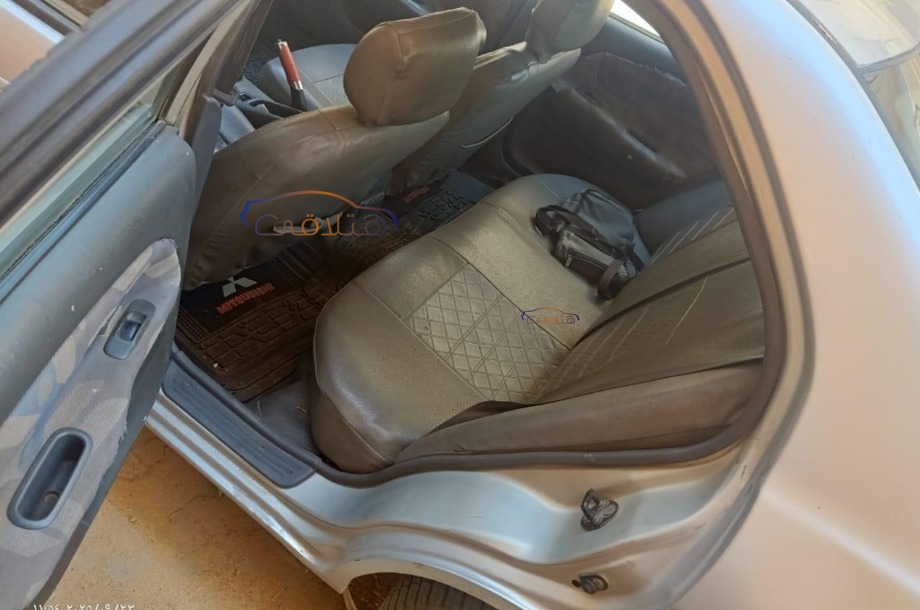 Lancer Crystala Mitsubishi فضي