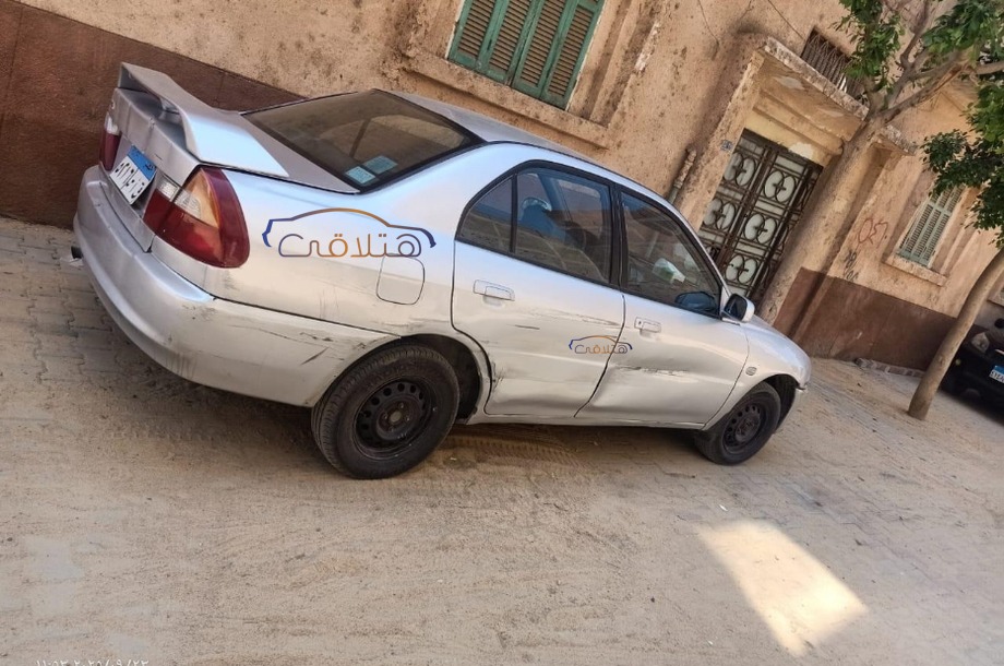 Lancer Crystala Mitsubishi فضي