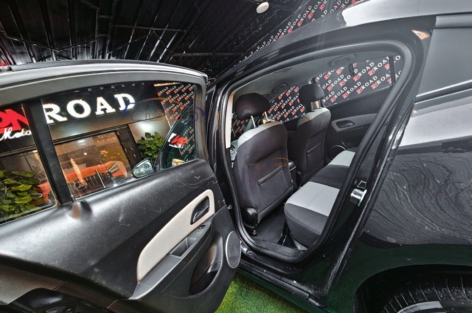 Cruze Chevrolet أسود