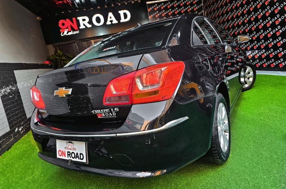 Cruze Chevrolet أسود