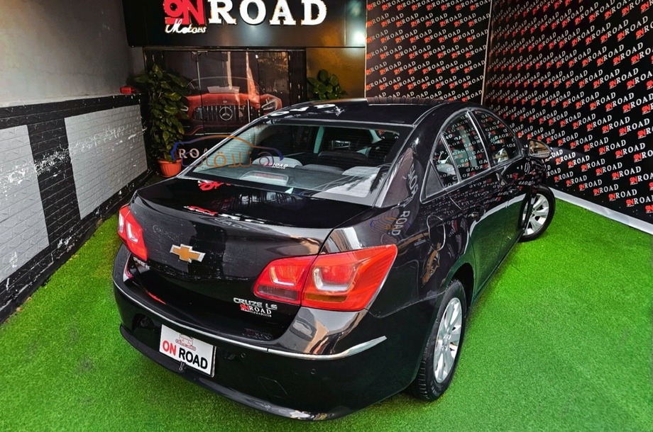 Cruze Chevrolet أسود