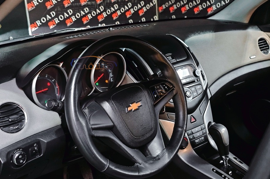 Cruze Chevrolet أسود