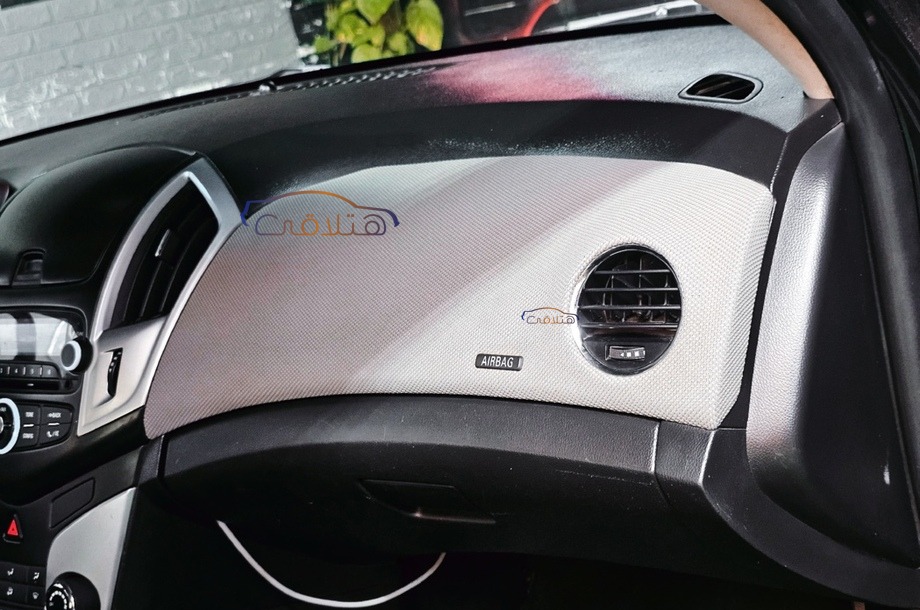 Cruze Chevrolet أسود