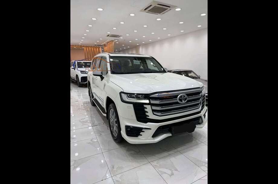 Land Cruiser Toyota White