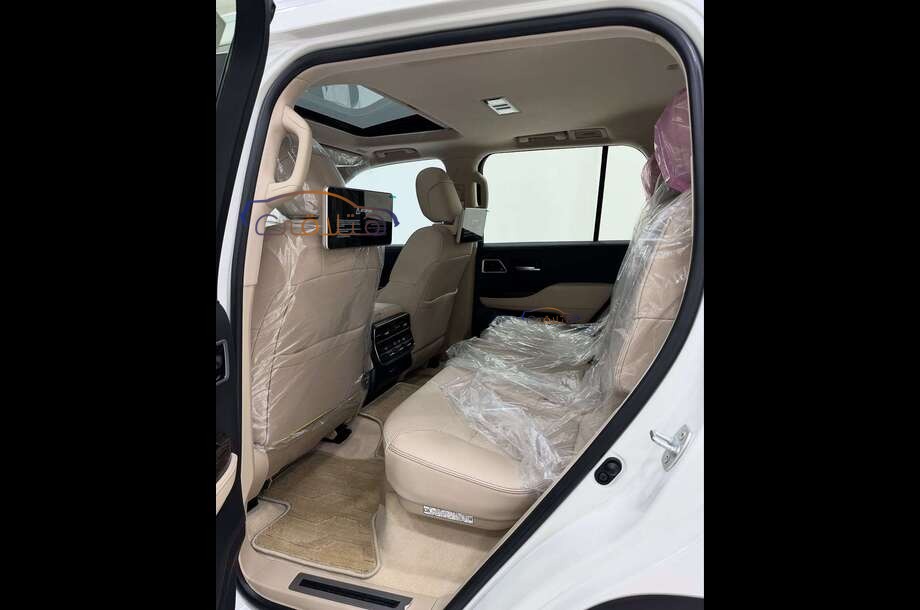 Land Cruiser Toyota White