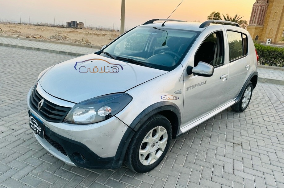 Sandero Step Way Renault فضي