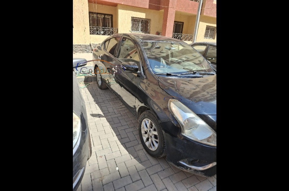 Sunny Nissan أسود