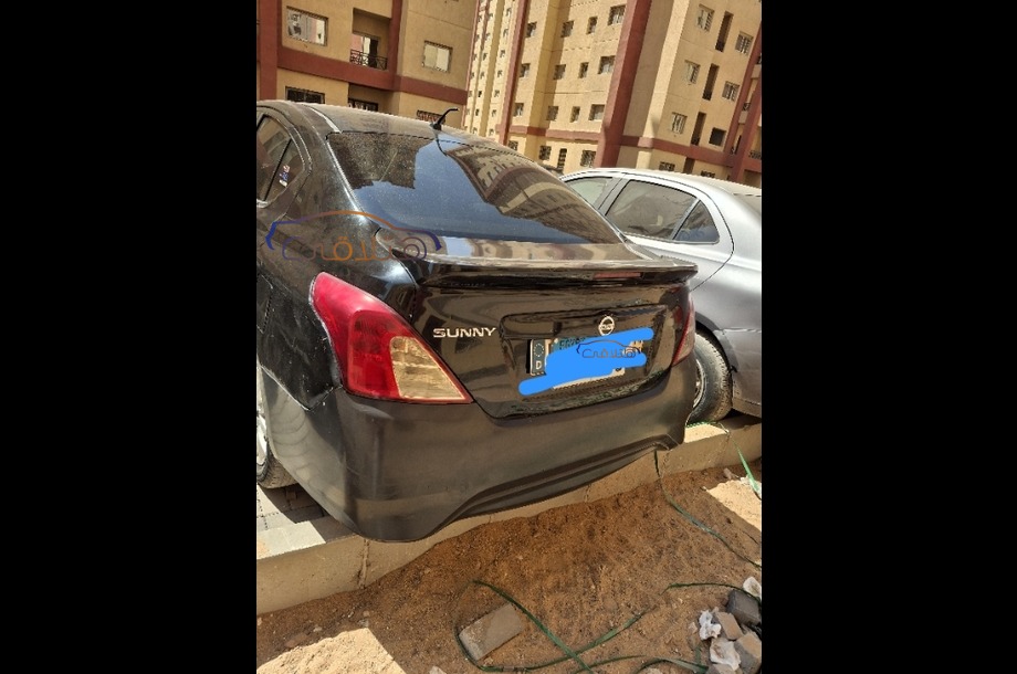 Sunny Nissan أسود