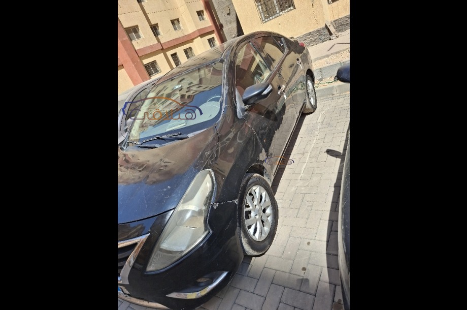 Sunny Nissan أسود