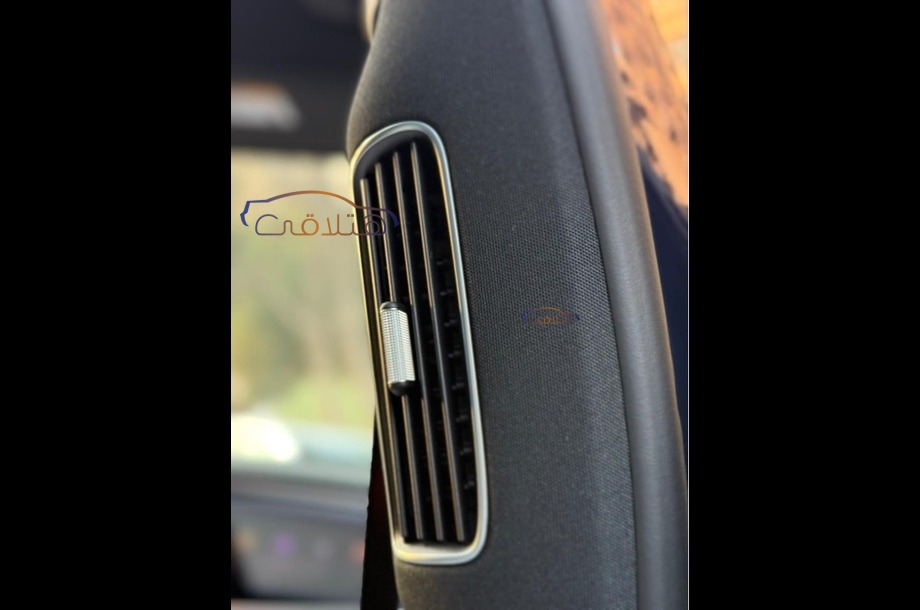 E 200 AMG Mercedes الأزرق الداكن