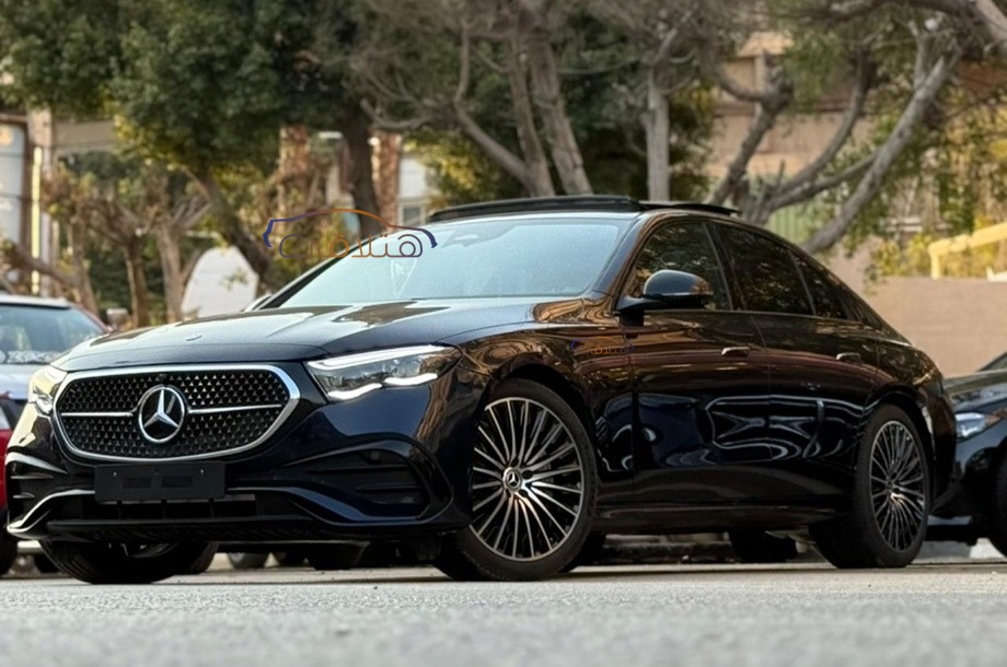 E 200 AMG Mercedes الأزرق الداكن