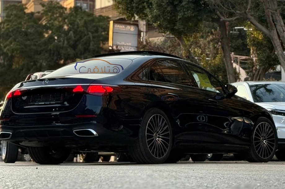 E 200 AMG Mercedes الأزرق الداكن