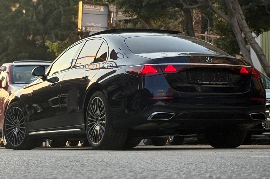 E 200 AMG Mercedes الأزرق الداكن