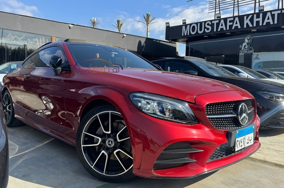 C 200 Mercedes احمر