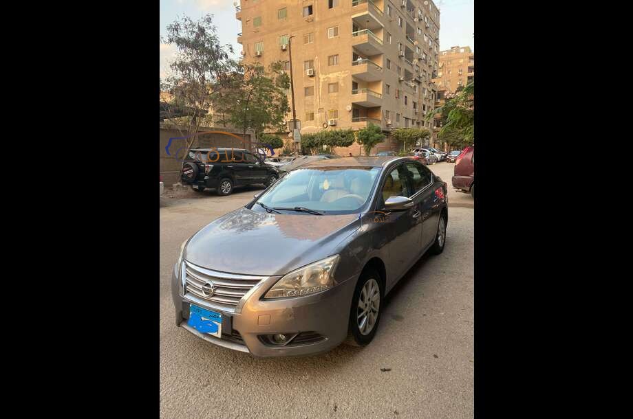 Sentra Nissan Dark grey